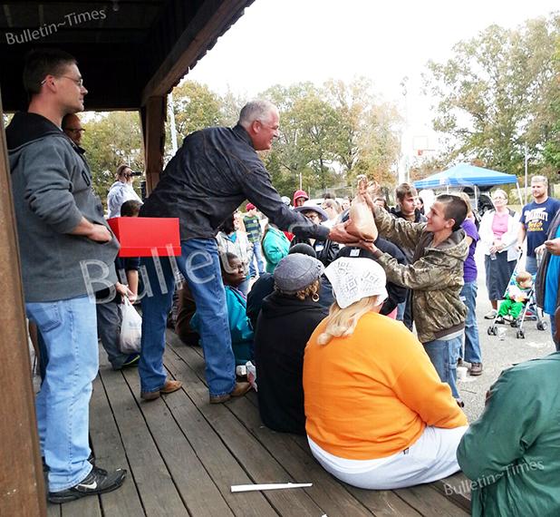 Middleton Pentecostal Tabernacle gives back Pastor Tim Wilbanks hands out one of the 80 turkeys Middleton Pentecostal Tabernacle Church gave to their Block Party attendees on Halloween day.