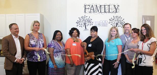 Avalon Hospice opens doors in Bolivar Pictured (l-r): John Dyer (Avalon Vice President), Janet Sheeks (Area Director), Patricia Gibson (volunteer), Mary Bufford (Social worker/ volunteer coordinator), Kim Grice (Director of Operations), Melissa Lax (HCC), Allen Goodsby (Chaplain), Natasha Lindsey (RN) and Brandi Long (Patient Care Coordinator).