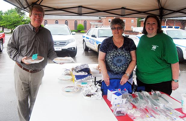 Doug Maxwell stops by the FUMC bake sale to pick up a couple of pies from Michelle Burrell and Rachel Howell.