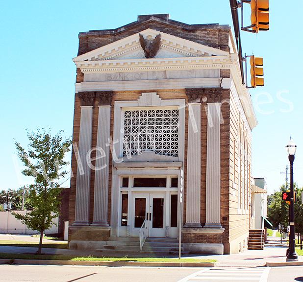 The Future of the Bank of Bolivar Building? Photo by Ginger Tester.