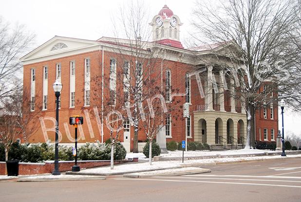 County dodges blizzard The grounds of the Hardeman County Courthouse were covered with a thin layer of snow on Friday afternoon