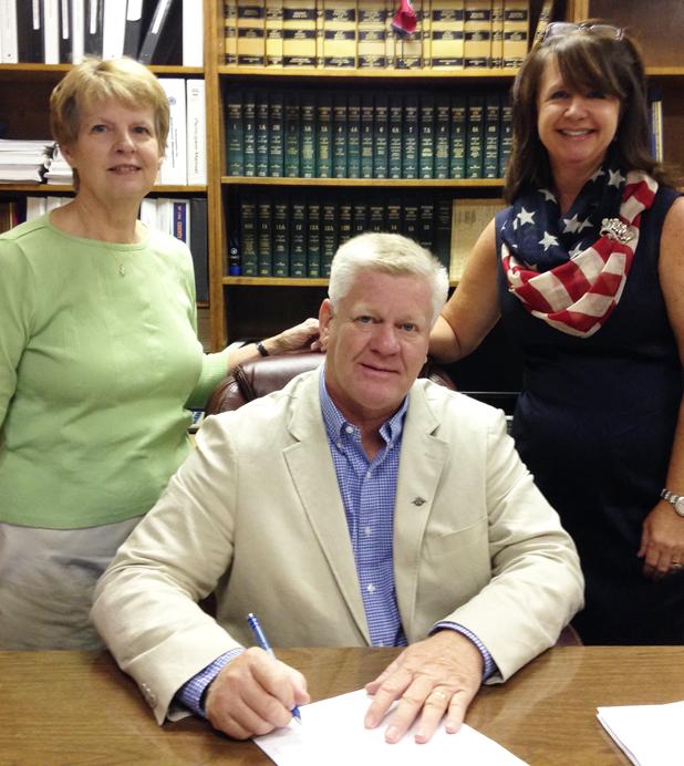 Sain signs proclamation in honor of Constitution Week Article Image Alt Text