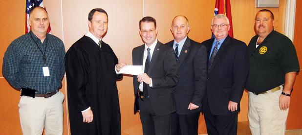 Drug Treatment Court receives $7,000 from district attorney Pictured (l-r) Steve Robinson, Director Hardeman County Drug Court; General Sessions Judge W. Boyette Denton; District Attorney General Mike Dunavant; John Thompson, 25th District Drug Task Force Director; Assistant District Attorney Joe Van Dyke; Hardeman County Sheriff John Doolan.