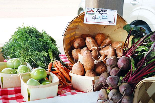 Farmers Markets in Full Swing Article Image Alt Text