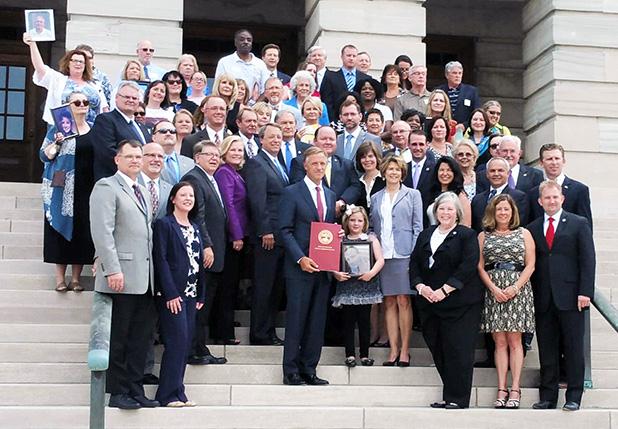 Governor Haslam signs Victim Life Photo Bill Article Image Alt Text