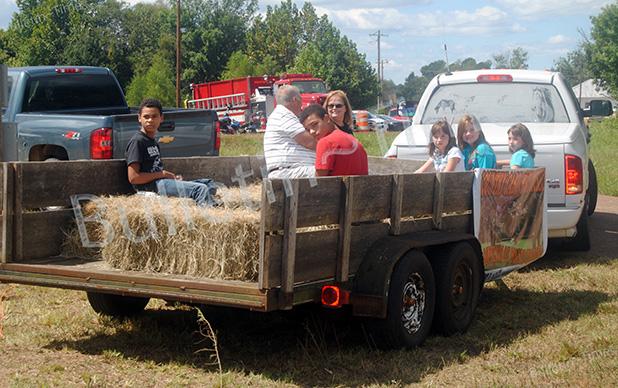 More than $2500 raised at fall classic A hayride to the Country Cabin Museum was just one of the events at the 2015 Hornsby Fall Classic.