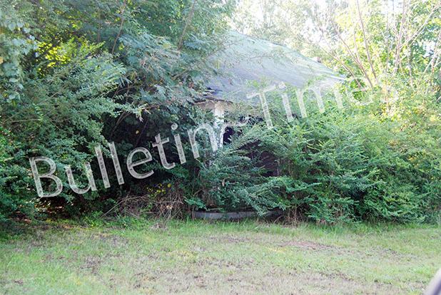 Hornsby board discusses city blight Pictured is one of the five properties the city of Hornsby wants to have cleaned up. This one is located on Parker Street.