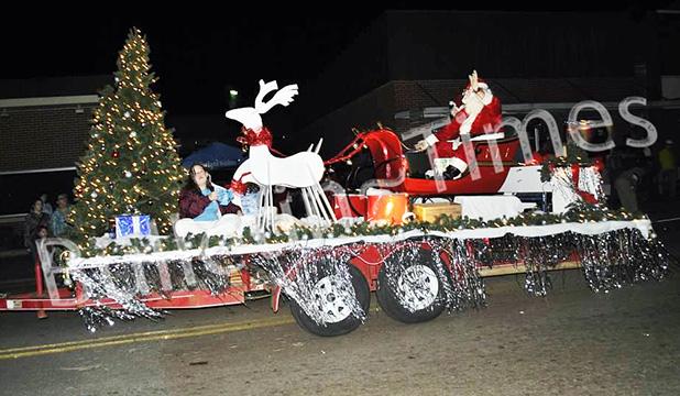 Middleton Christmas Parade pulls out all stops Santa rides to town in style at the Middleton Christmas Parade