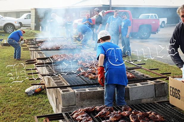 Rotary Club members cooked the chickens near El Ranchito in Bolivar.