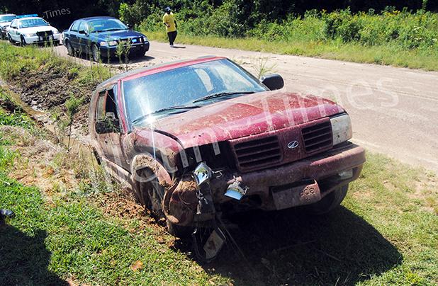 Woman, kids walk away from wreck Nina Brooks and her two children were lucky enough to walk away from a one car accident that happened shortly after noon on Saturday, August 29, on Teague Rd., just past Hillhouse Rd. According to the sheriff’s report, Brooke swerved to avoid something in the road and wound up in a ditch, causing damage to the front end of her Oldsmobile Bravada. Brooks and her children were not injured.
