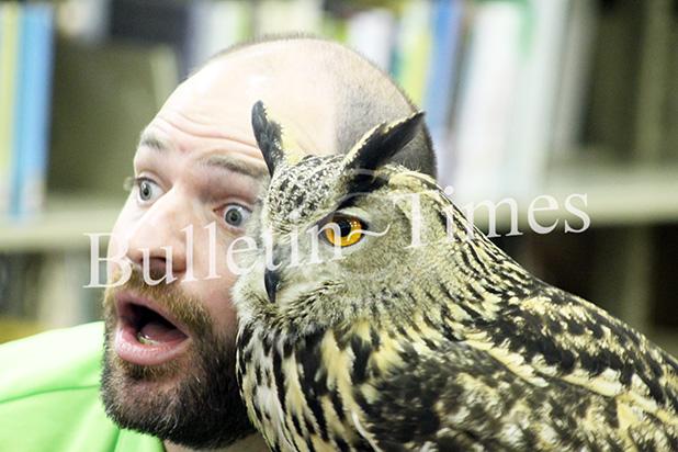 Tarter and friends return to Hardeman County Bob Tarter shows the students the differences in the eyes of Elliott, Eurasian Eagle Owl, and a human’s eyes.