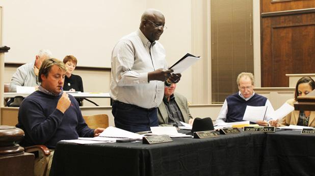 Commission passes pledge and moment of silence resolution County Commissioner Elmer Cobb Jr. reads a Resolution to urge the Board of Education to require the Pledge of Allegiance to be recited daily and a Moment of Silence to be held each day in the schools.