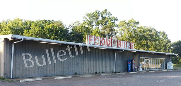 Saulsbury left without retail The unexpected closing of Taylor’s Food Rite leaves the city of Saulsbury without a retail establishment for the first time in 160 years. The unannounced shuttering leaves residents many miles from the nearest grocery or convenience store and negatively impacts the city’s current operating budget.