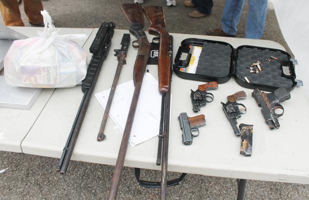 Guns and drugs collected at gun swap A total of six guns (all except one operational with some being fully loaded) and a large bag of prescription medications were collected during Hardeman County’s first gun swap program, held on Saturday, December 13.