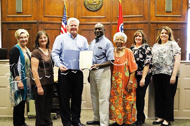 Providing Books for Kids since ‘95 Photo left to right: Dr. Dorrie Powell, Jackie Hickey, Sain, Monroe Woods, Gladis Thomas, Becky White, Cynthia Scott.