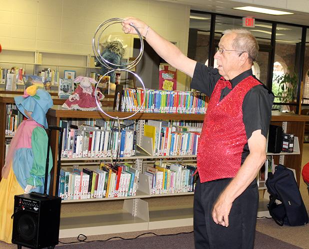 Illusions and magic during Summer Reading Program Richard Seaton, a popular guest for the fourth year in a row at the Bolivar-Hardeman County Public Library Summer Reading Program, drew a full crowd on Thursday, May 28, as he entertained children and adults with his illusions and tricks. To view a video clip from Seaton’s show go to www.bulletintimesnews.com.