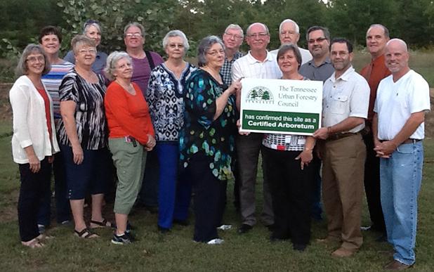Middleton City Park certified as Level One Tennessee Arboretum Pictured front row (l-r): Ann Zaller, Becky Edwards, Carol Deen, Carolyn Grantham, Jewell Reid, Middleton Mayor Jackie Cox, Charlene Sipes, David Mercker, UT Extension Forester, and Jimmy Simpson, Middleton City Councilman. Second (l-r): Mary Jo Gordon, Angie Rose, Mike Rogers, Wade Reid, Durward Baxter, Ken Johnson, Randy Bishop, Middleton City Councilman.