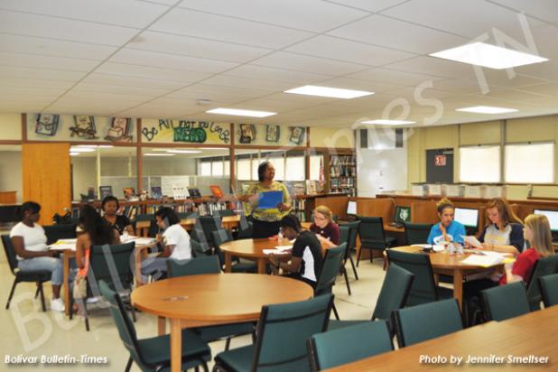 Seniors get tips on obtaining money for college Regional Economic Development Initiative (REDI) College Mentor Dixie Spencer discusses how to obtain funds for college with BCHS high school seniors.