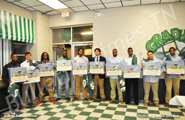 BCHS recognizes senior football players and cheerleaders The BCHS football seniors were presented with gifts at the 2014 Football Banquet. Pictured (l-r): CJ Williams, Kaleb McKinnie, Kylan Cross, Detrick Mason, Keyon Crisp, Peyton Shelton, Jacob Gray, Javonte Crisp, David Jimenez and Jerry Gray.