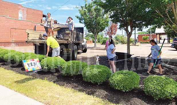Youth Evangelism Project, or Y.E.P., served the citizens of Hardeman County for the 10th year, doing service work around Bolivar this week.